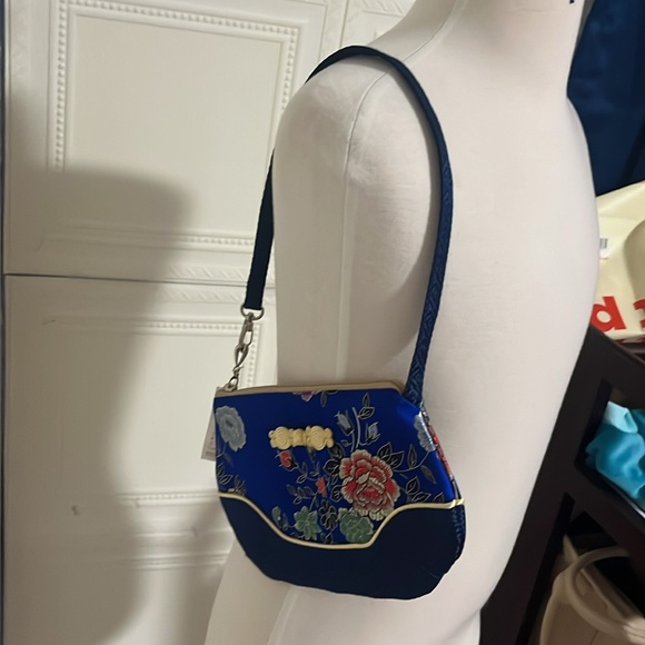 COPY - Beautiful Chinese Blue Purse with flowers - Picture 8 of 8